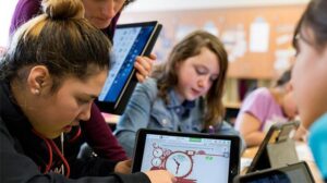 Okullarda Tablet Kullanımı ve Velilerin Karşı Çıkışı: Teknolojiyle Eğitim Arasındaki Gerilim