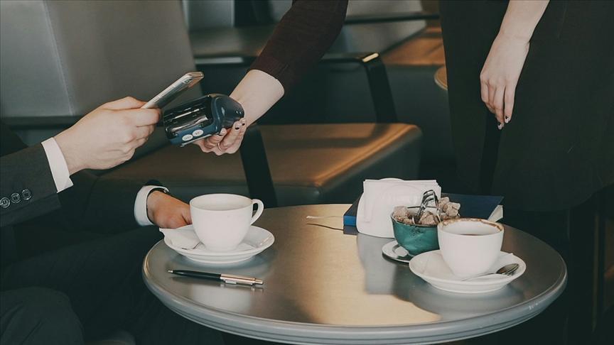 Ticaret Bakanlığı Tarifelerde Zorunlu Servis Ücretine Sınır Getiriyor: Şeffaf Fiyatlandırma İçin Yeni Yönetmelik