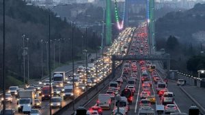İstanbul İş Günü Trafik Gündemi: Yoğunluk Şehrin Her Köşesine Yayılıyor