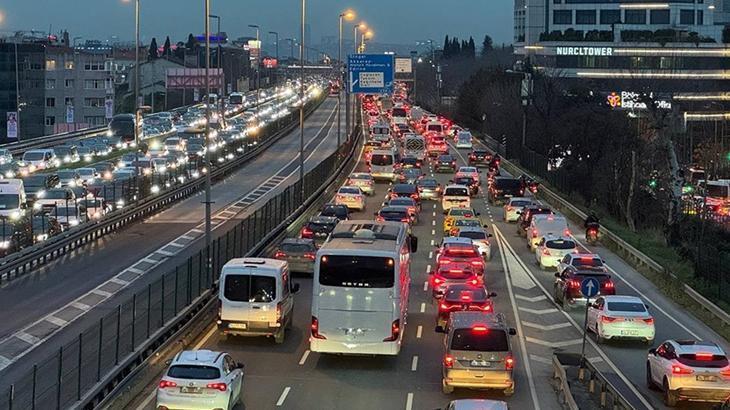 İstanbul Trafik Durumu: Avrupa ve Anadolu Yakalarında Yoğunluk Dakikaları