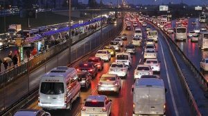İstanbul Trafik Yoğunluğu: Gün Sonu Değerlendirmesi ve Bölgeler Arası Dağılım