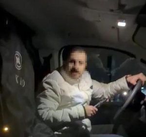 Konya’da Yol Verme Yarışının Bıçaklı Sonuçları:2 Yaralı ve Hızla Yakalanan Şüpheli