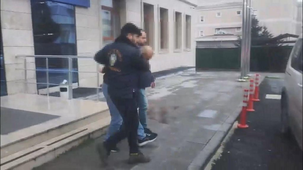 Seyitnizam Mahallesi’nde Uygulama Noktasında Kaçış ve Tutuklama: G.A. 15.594 TL Ceza ile Adliyede