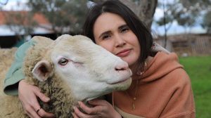 Acil Yoğun Bakım Hemşireliği ve Çiftçilik: Rümeysa Taşova’nın İki Zamanlı Yaşamı