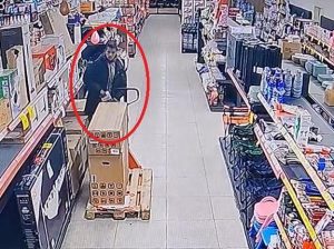 Adana’da 7 Hırsızlık Davasının Şüphelisi Tutuklandı: Güvenlik Kameralarına Yansıyan Anlar