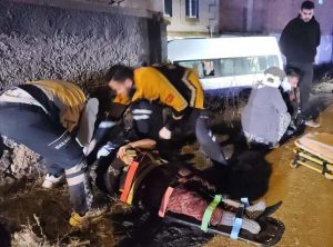 Aksaray’da Yol Kenarı Bahçe Duvarına Çarpan Minibüs Kazasında 2 Ağır, 14 Yaralı