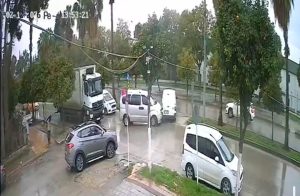 Barbaros Bulvarı’nda Ara Geçişler Kazaları Ateşleyen Nokta: Esnaf Kızgın