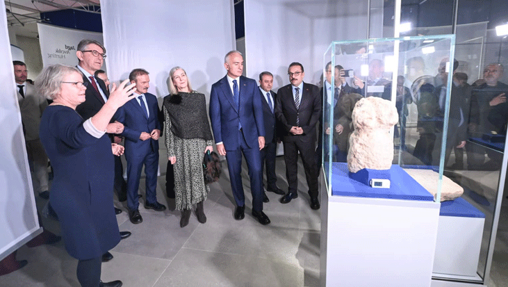 Göbeklitepe ve Taş Tepeler: İnsanlığın Kökenlerini Çapraz Kültürlerle Keşfeden Bir Serginin Açılışı
