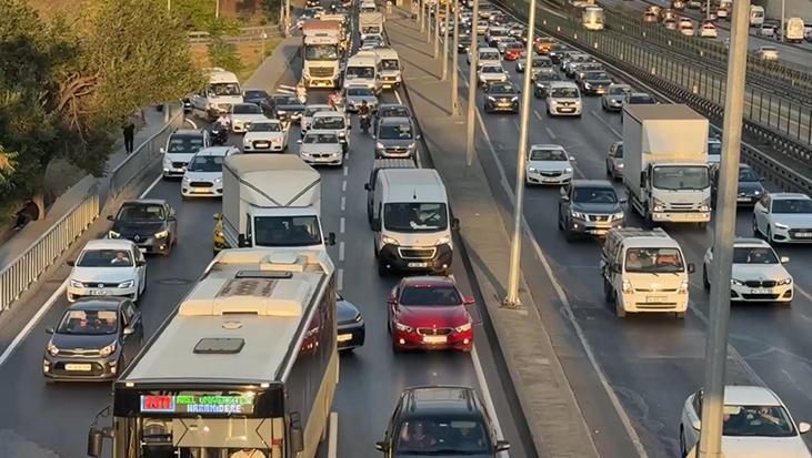 İstanbul 08:00 Trafik Raporu: Avrupa ve Anadolu Yakaları Yoğunlukta