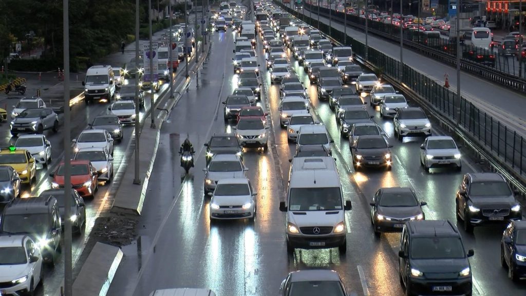 İstanbul Trafik Yoğunluğu: Anadolu Yakası Zirve Yaparken Avrupa Yakası Dengeli Seferler