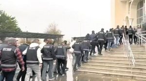 İstanbul ve Türkiye Genelinde Operasyonlar: Şüphelilerden Zabıt Katibi ve Polis Memurları Dahil 18 Gözaltı
