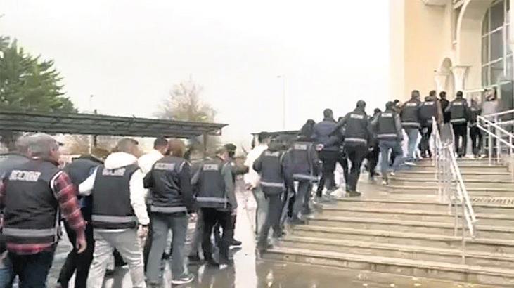 İstanbul ve Türkiye Genelinde Operasyonlar: Şüphelilerden Zabıt Katibi ve Polis Memurları Dahil 18 Gözaltı