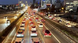 İstanbul’da Akşam Trafik Yoğunluğu: Avrupa ve Anadolu Yakalarında Araç Sürücüleri Zorluklar Yaşıyor