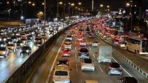 İstanbul’da Mesai Sonrası Trafik Yoğunluğu: Avrupa ve Anadolu Yakaları Analizi