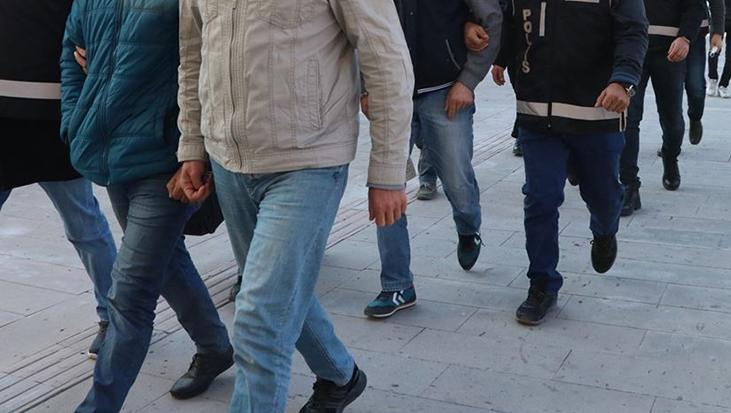 İstanbul’da Oturum Belgesi Dolandırıcılığına Yönelik Operasyon: 9 Şüpheli Yakalandı ve Çok Sayıda Delil Ele Geçirildi