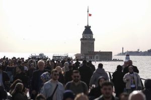 İstanbul’da Sıcaklık Artışı: Sahiller ve Parklar Şenlik Alanına Döndü