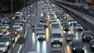 İstanbul’da Trafik Yoğunluğu: Anadolu Yakası Yüzde 80’e ulaştı, Avrupa Yakası ve Kent Genelinde İzleyen Noktalar