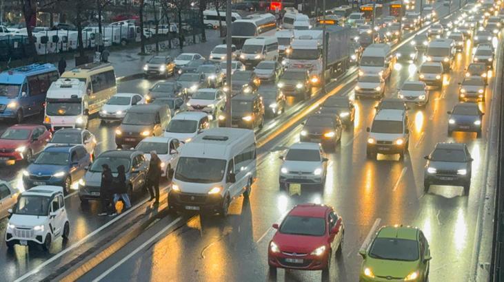 İstanbul’da Yoğun Trafik: Haftanın İlk İş Gününde Güncel Durum ve Ulaşım Etkileri
