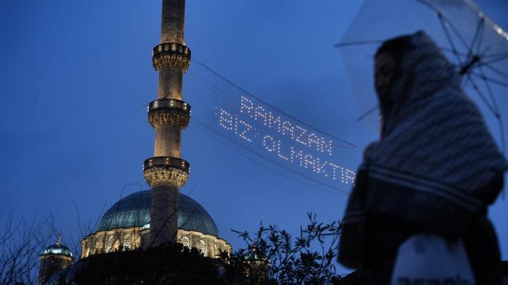 İstanbul’un Semalarında Ramazan Işıltısı: Mahya Geleneğinin Yıllar Boyu Sürpriz Dolu Yolculuğu