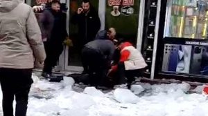 Kış Tehlikesi: Düşen Kar Kütleleri ve Yayalara Olan Etkileri