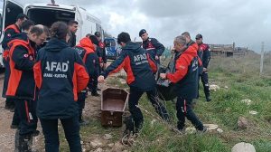 Kıyıdan Gelen Sel Suları Arasında Yaşanan Kayıp ve Kurtarma Operasyonu