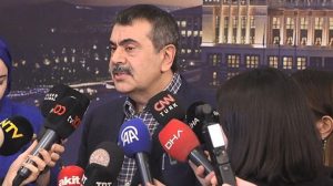 Külliye Ramazan Etkinlikleri: Bakan Tekin, Stantları Gezerek Çocuklar İçin Coşkuyu Vurguladı