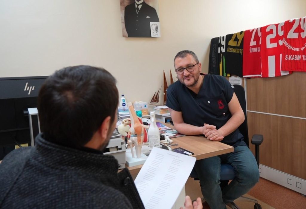 MHRS Yoğunluğu ve Şiirle Dolu Teşekkür: Sait Karakaş’ın Hastane Randevu Serüveni
