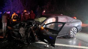 Riva Caddesi’nde Kaza: Hafif Ticari Araç ile Otomobil Çarpıştı, Bir Kişi Hayatını Kaybetti