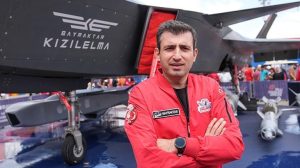 Selçuk Bayraktar: Türk Müslüman Bir Aile Evladı ve Kesişen Sütunlar