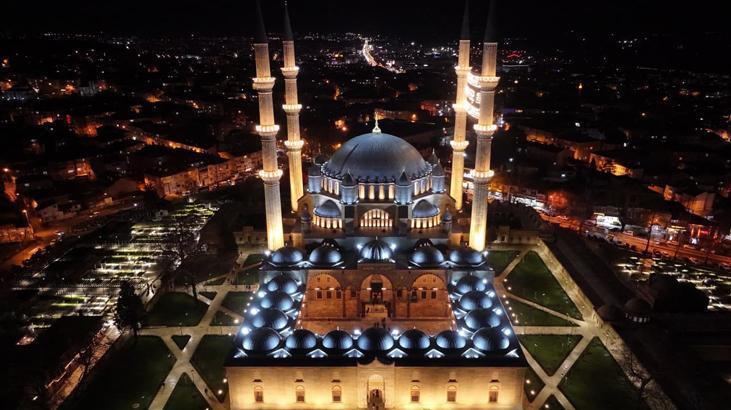 Selimiye Camii’nde Yenilenen Aydınlatma: Gece Görünümünde Yeni Doku