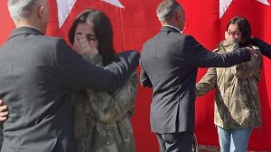 Soğuk Gecede Emanet: Depremzedeye Verilen Montun Hikayesi ve Askerlerin Fedakarlığı