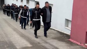 Adana’da Cep Telefonu Bayii ve Kuyumcu Görünümüyle Tehdit Tefeciliğe Operasyon: 11 Gözaltı
