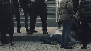 Adliye Önünde Gergin Dakikalar: Sümeyye M. Tutuklu Emrah Çeliksoy’a Saldırdı