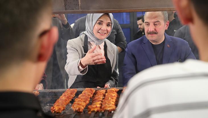 Ankara’da Gönüllü Esnaften Çocuklara Iftar: Ev Sıcaklığında Devlet Desteğiyle Birliktelik