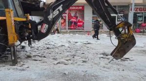 Ardahan’da Kar ve Dondurucu Soğuk: Şehrin Sokakları ve Çatıları Seviyesi Düşüren Meteorolojik Veriler