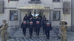Çamköy’de Cinayet: Oğlu Akgün Tutuklandı ve Soruşturma Genişliyor