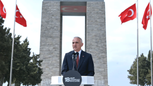 Çanakkale Şehitler Abidesi’nde 111. Yıl Anma Törenleri: Devlet Protokolü ve Kınama Karşısında Milletin Kararlılığı
