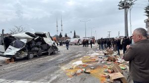 Esentepe Mahallesi TIR Garajı Önündeki Zincirleme Kaza: 19 Yaralı