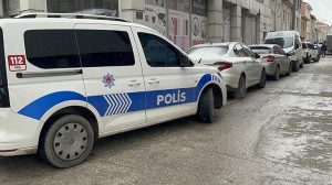 Eskişehir’de Ev İçi Olay: Eşini Öldürdüğü Şüphesiyle Tutuklanan Şüpheli ve Soruşturma Gelişmeleri