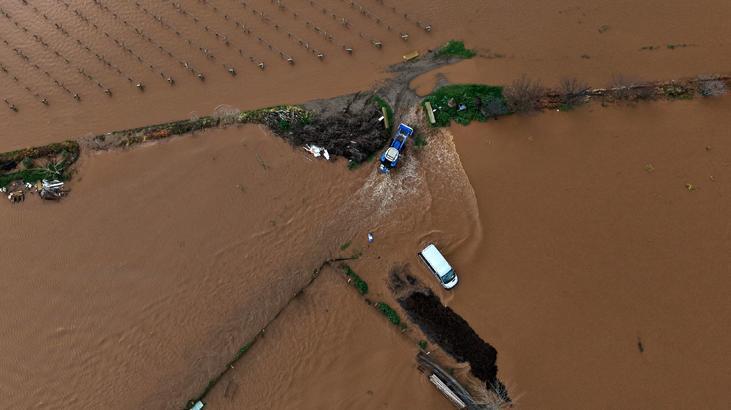 Gediz Nehri Taşkını Sonrası Turgutlu’de Tarımsal Araziler ve Bağ Evleri Zarar Gördü