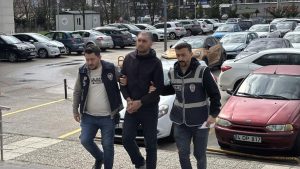 Kırmızı Kamyonla Eski Sevgilinin Evinden Laptop Hırsı: 1 Hafta Sonra Yakalandı