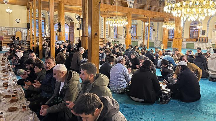 Konya Bedesten Çarşısı’nda İftar Sofralarında Dayanışma ve Gelenek