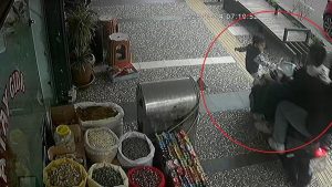 Manavgat’ta Motorlu Bisiklet ve Çarpışma: 5 Yaşındaki Suriyeli Çocuğun Bacağı ve Başı Yaralandı