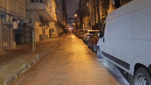 Maskeli Saldırı: Bahçelievler’de Genç Yaralı, Şüpheli Hızla Aranıyor