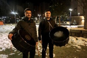 Ramazan Sabahını Davul ve Manilerle Ulaştıran Gençler: Mevlana Mahallesi’nde Sokaklar Aydınlanıyor