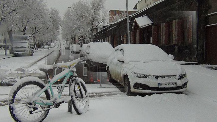 Kar Yağışlarının Kentler Üzerindeki Etkileri: Kars’tan Erzincan’a Uzanan Kar Manzaraları