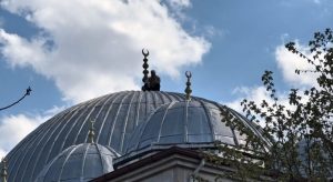 Pamukkale Camii’nde Çatıya Çıkan Şahıs Polis Ekiplerinin İkna Çabasıyla Aşağı İndirildi