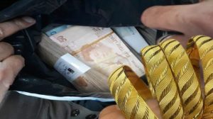 Sur Mahallesi’nde Değerli Emanet Buluşması: Çanta Sahibi Teslim Alındı