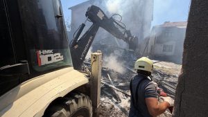 Domaniç Yangını: Evler ve Otomobiller Zarar Gördü
