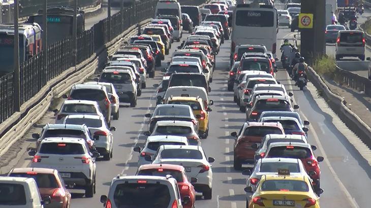 İstanbul’da Sabah Yoğunluğu: D-100 Cevizlibağ–Haliç Köprüsü Yolu Şiddetlendi